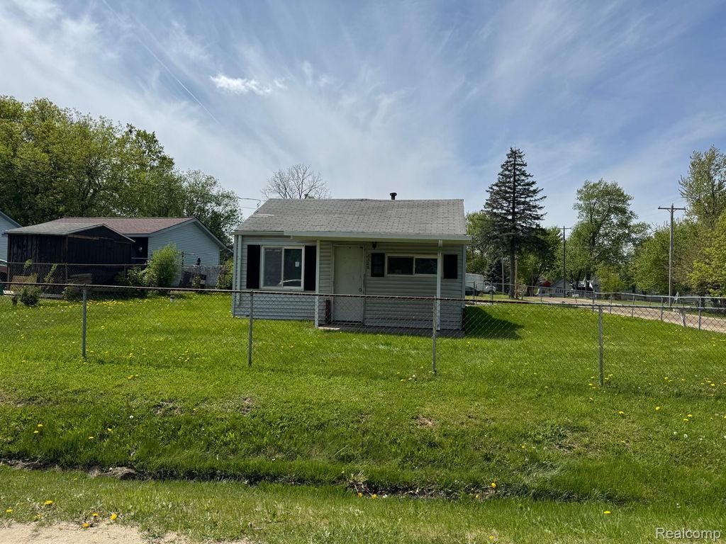 8325 Walter Street, Genesee Charter Township, MI 48458