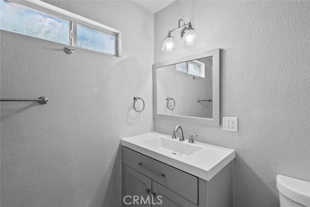 7135 Geyser Avenue, Reseda (los Angeles), CA 91335