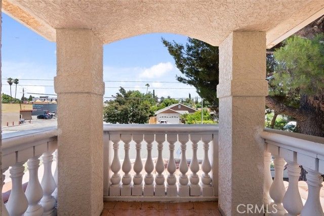 7135 Geyser Avenue, Reseda (los Angeles), CA 91335