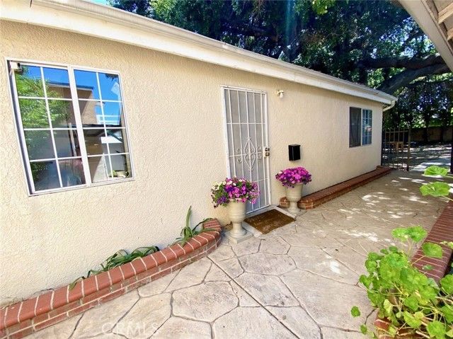 7135 Geyser Avenue, Reseda (los Angeles), CA 91335