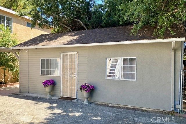 7135 Geyser Avenue, Reseda (los Angeles), CA 91335