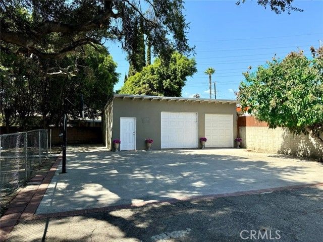 7135 Geyser Avenue, Reseda (los Angeles), CA 91335