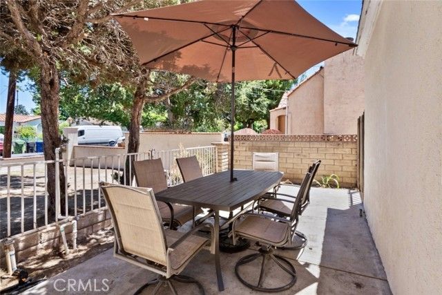 7135 Geyser Avenue, Reseda (los Angeles), CA 91335