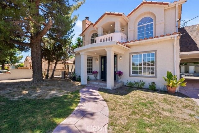 7135 Geyser Avenue, Reseda (los Angeles), CA 91335