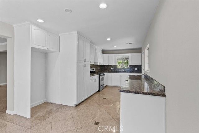 7135 Geyser Avenue, Reseda (los Angeles), CA 91335