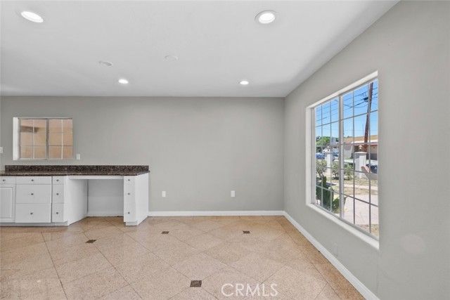 7135 Geyser Avenue, Reseda (los Angeles), CA 91335