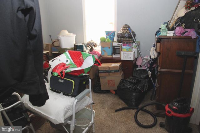 174 MCCOOLE AVE, Paw Paw, WV 25434