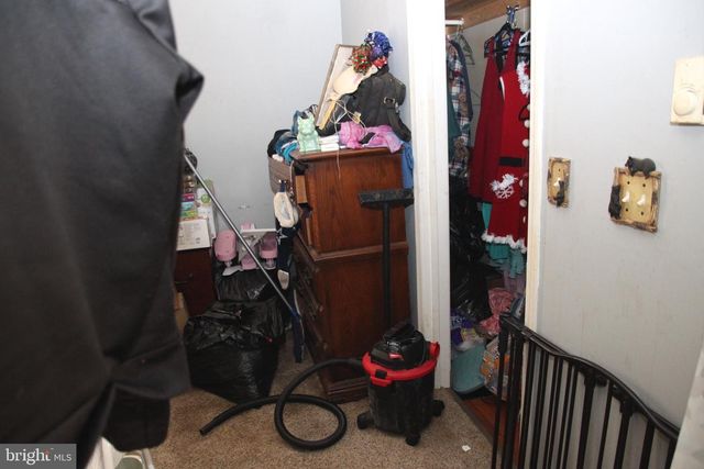 174 MCCOOLE AVE, Paw Paw, WV 25434