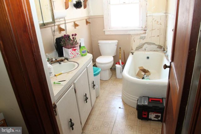 174 MCCOOLE AVE, Paw Paw, WV 25434