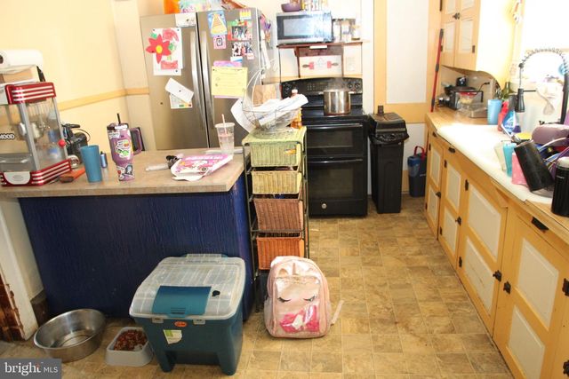 174 MCCOOLE AVE, Paw Paw, WV 25434