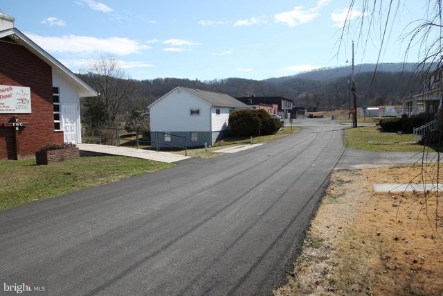 174 MCCOOLE AVE, Paw Paw, WV 25434