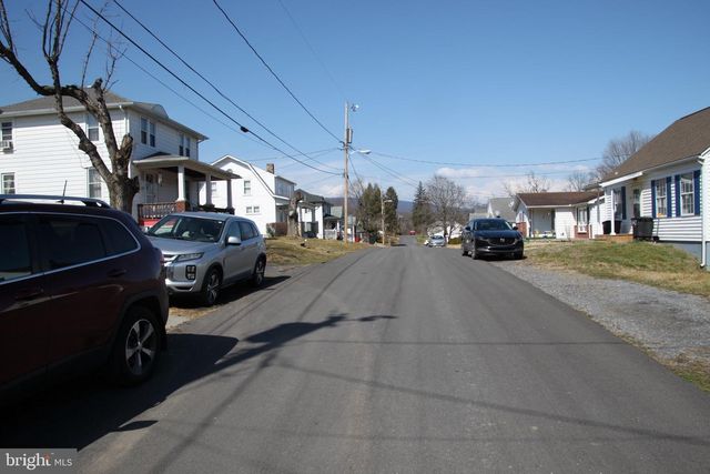 174 MCCOOLE AVE, Paw Paw, WV 25434