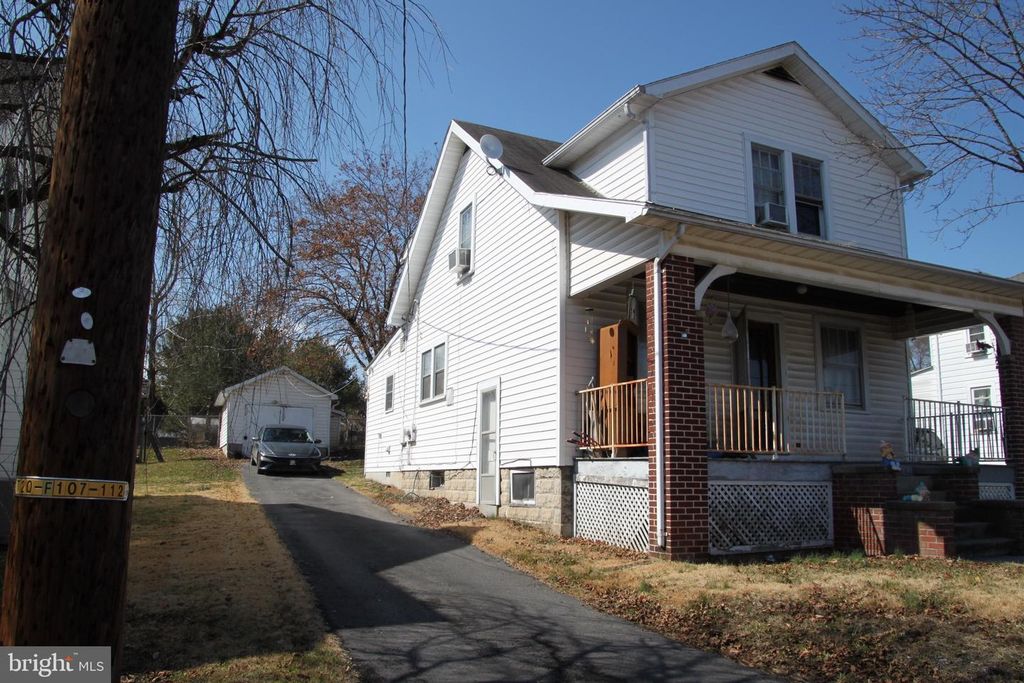 174 MCCOOLE AVE, Paw Paw, WV 25434