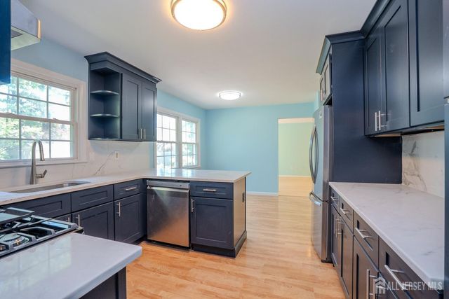 18 Parker Road, Plainsboro, NJ 08536