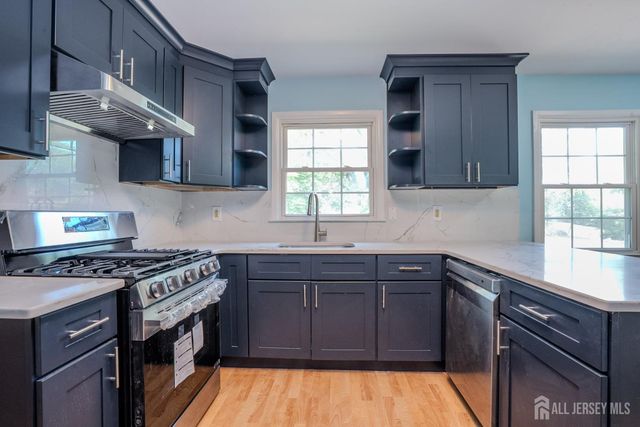 18 Parker Road, Plainsboro, NJ 08536