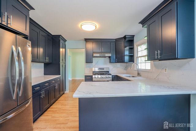 18 Parker Road, Plainsboro, NJ 08536