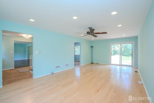 18 Parker Road, Plainsboro, NJ 08536