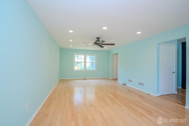 18 Parker Road, Plainsboro, NJ 08536