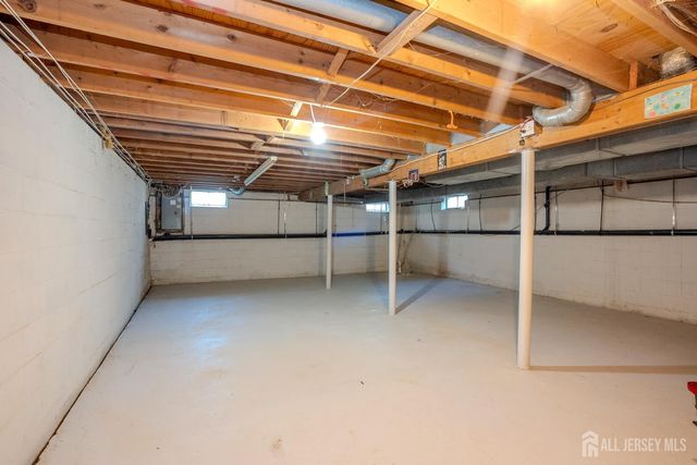 18 Parker Road, Plainsboro, NJ 08536