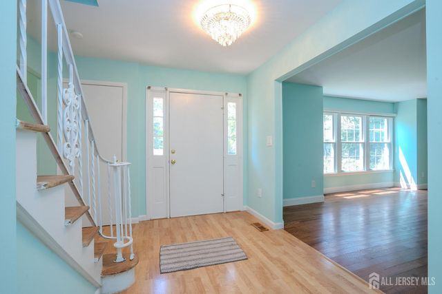 18 Parker Road, Plainsboro, NJ 08536