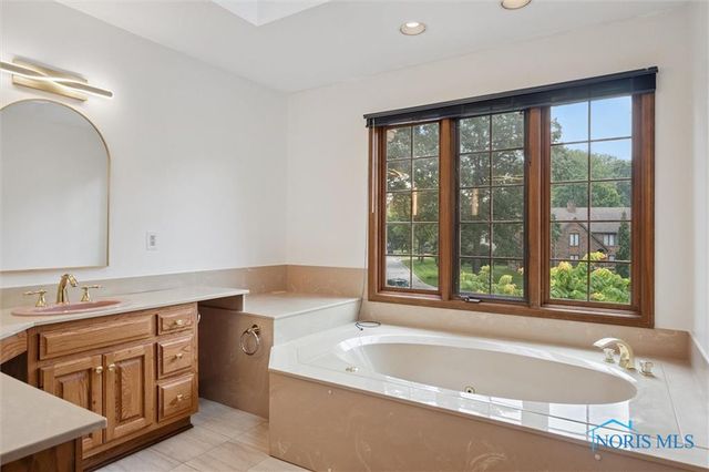 4816 Sunwood Drive, Toledo, OH 43623