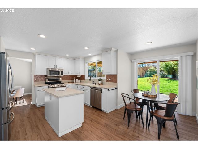 17369 WAKE ROBIN Cir, Oregon City, OR 97045