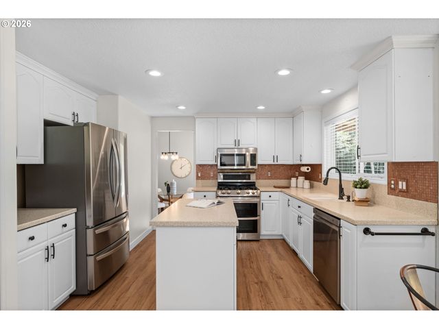 17369 WAKE ROBIN Cir, Oregon City, OR 97045