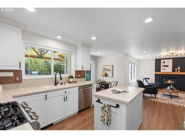 17369 WAKE ROBIN Cir, Oregon City, OR 97045