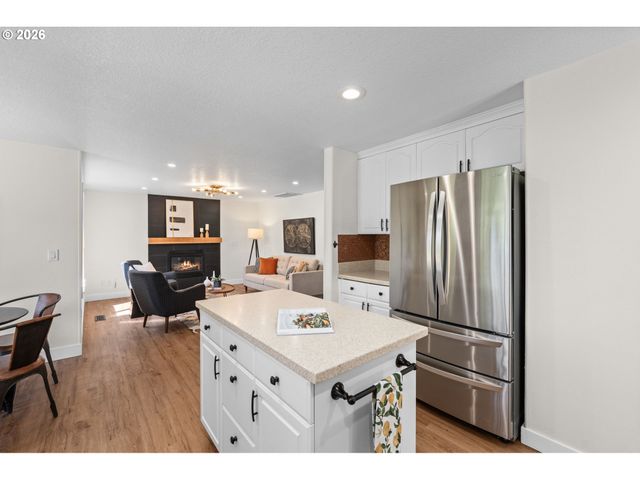 17369 WAKE ROBIN Cir, Oregon City, OR 97045