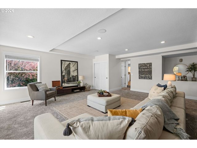 17369 WAKE ROBIN Cir, Oregon City, OR 97045