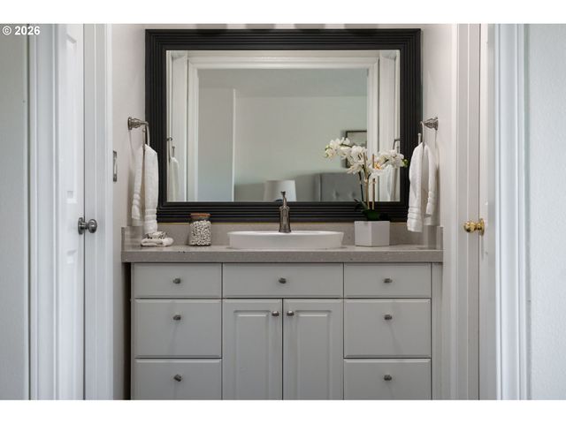 17369 WAKE ROBIN Cir, Oregon City, OR 97045