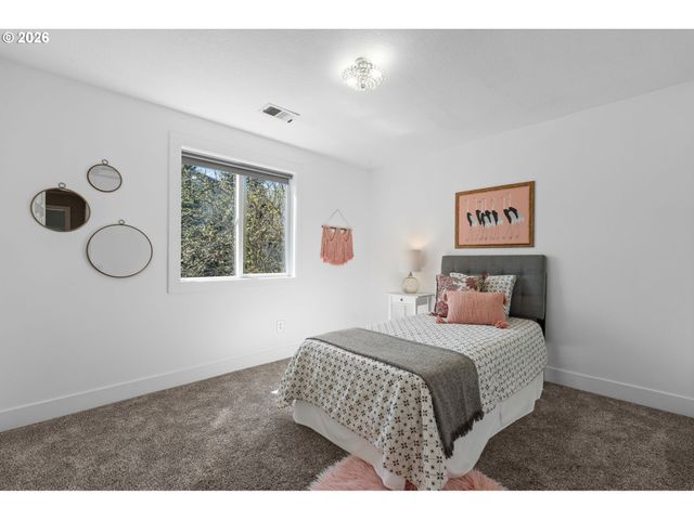 17369 WAKE ROBIN Cir, Oregon City, OR 97045