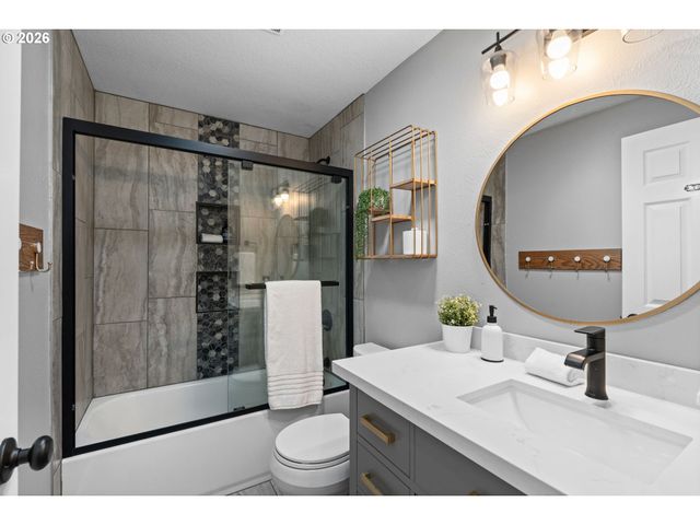 17369 WAKE ROBIN Cir, Oregon City, OR 97045