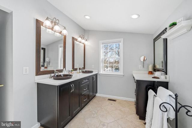 340 COLDSTREAM DR, Berwyn, PA 19312