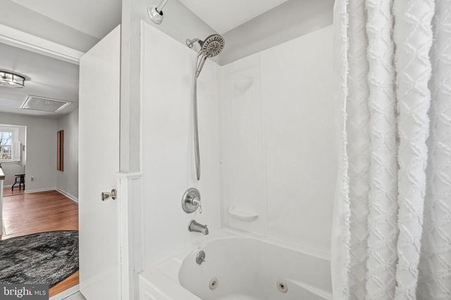 340 COLDSTREAM DR, Berwyn, PA 19312