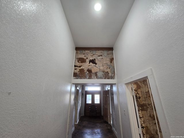21805 Senior Rd, Von Ormy, TX 78073