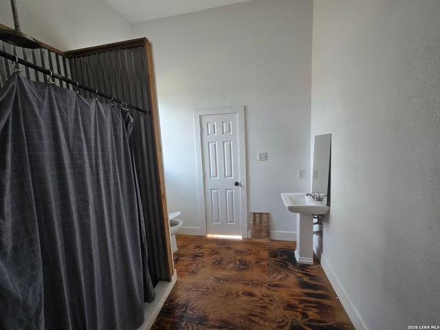 21805 Senior Rd, Von Ormy, TX 78073