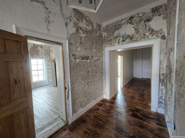 21805 Senior Rd, Von Ormy, TX 78073