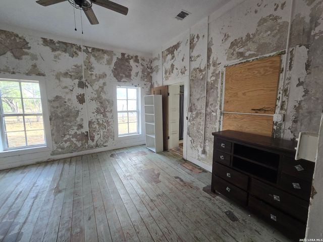 21805 Senior Rd, Von Ormy, TX 78073