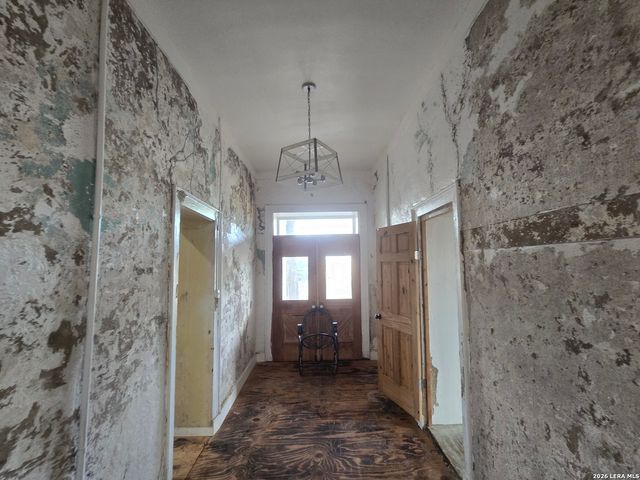 21805 Senior Rd, Von Ormy, TX 78073