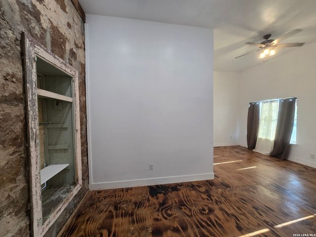 21805 Senior Rd, Von Ormy, TX 78073