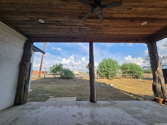 21805 Senior Rd, Von Ormy, TX 78073