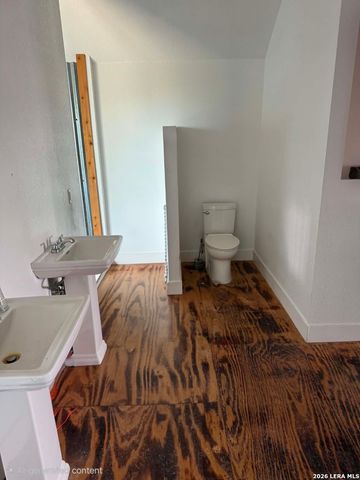 21805 Senior Rd, Von Ormy, TX 78073