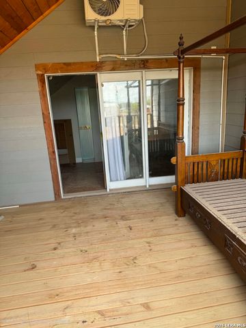 21805 Senior Rd, Von Ormy, TX 78073