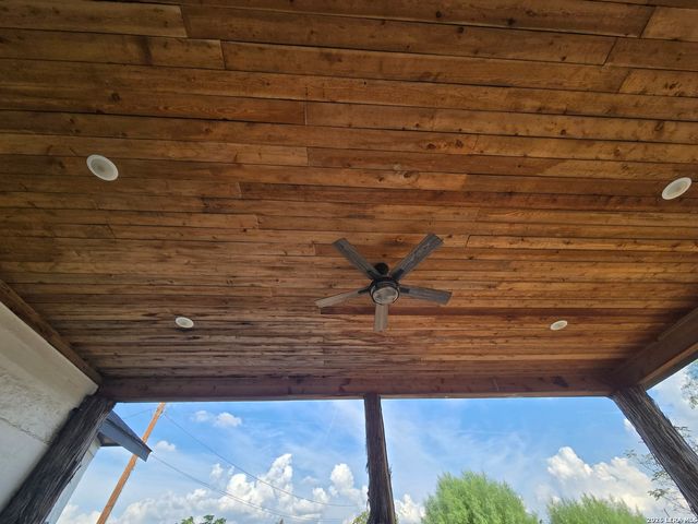 21805 Senior Rd, Von Ormy, TX 78073