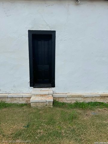 21805 Senior Rd, Von Ormy, TX 78073