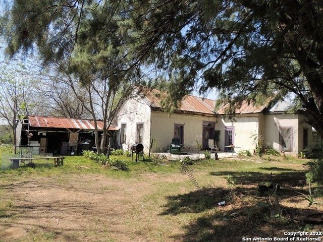 21805 Senior Rd, Von Ormy, TX 78073