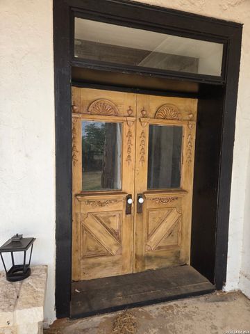21805 Senior Rd, Von Ormy, TX 78073