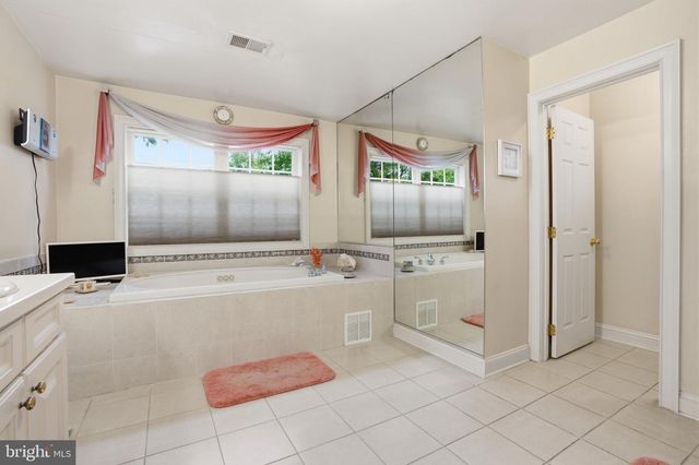 2780 HONEYSUCKLE LN, Huntingdon Valley, PA 19006