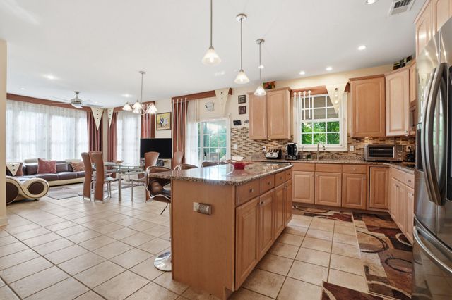 2780 HONEYSUCKLE LN, Huntingdon Valley, PA 19006